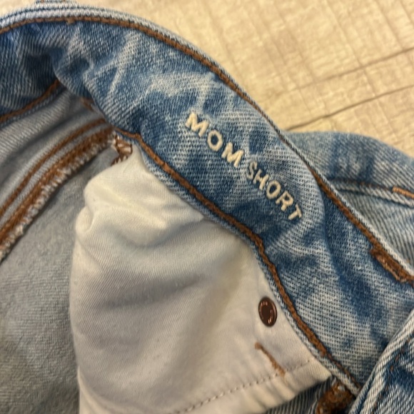 American Eagle Outfitters Light Blue Distressed Jean Shorts Mom Jean Size 2 - Picture 2 of 8